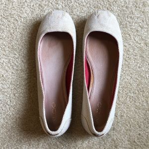 Aldo tan flat shoes